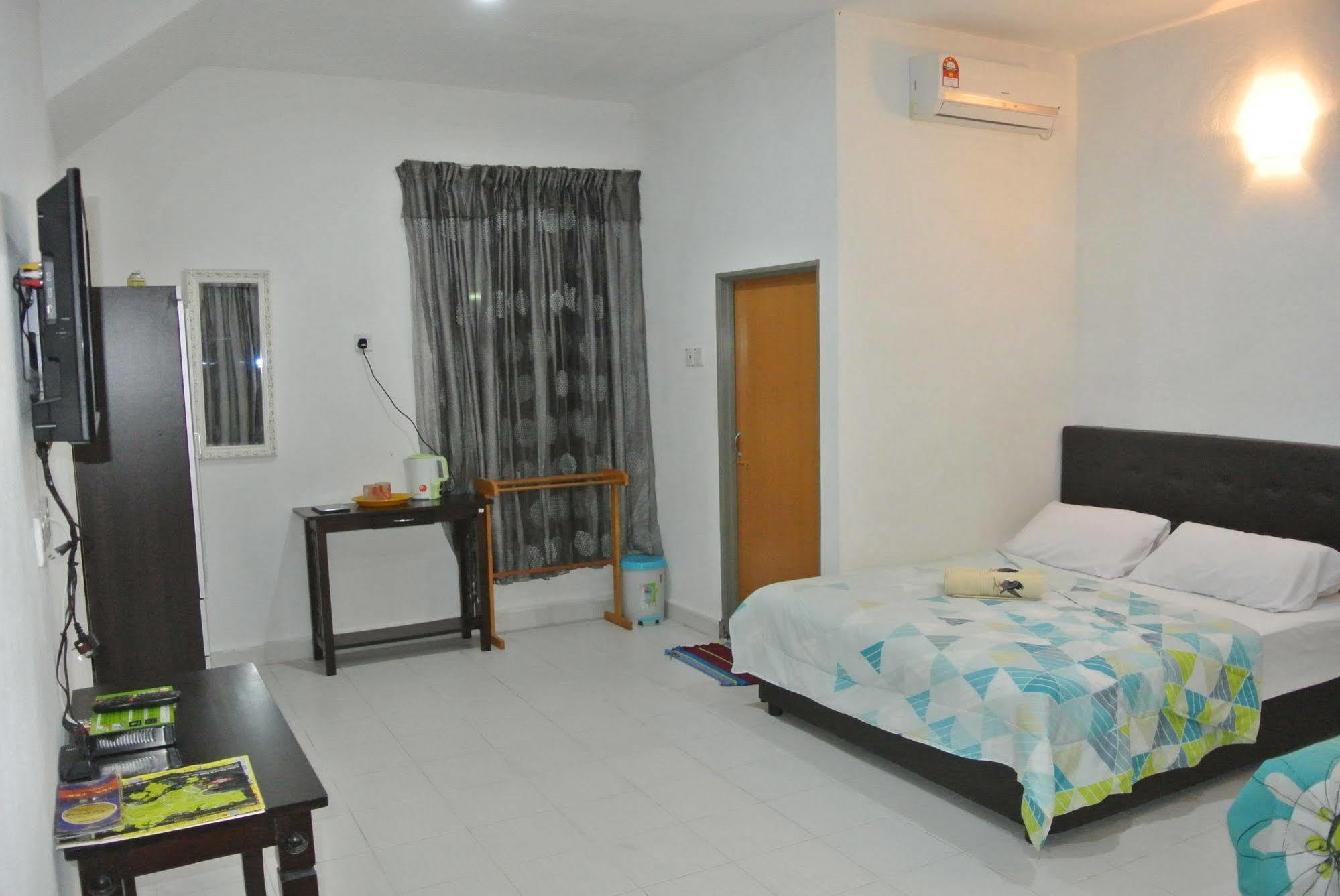 Wave Langkawi Inn Пантай Ченанг Екстериор снимка